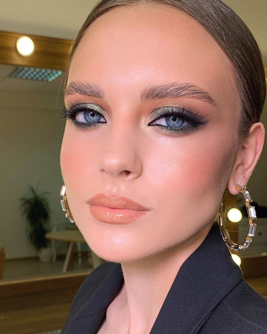 Aqua Eyes