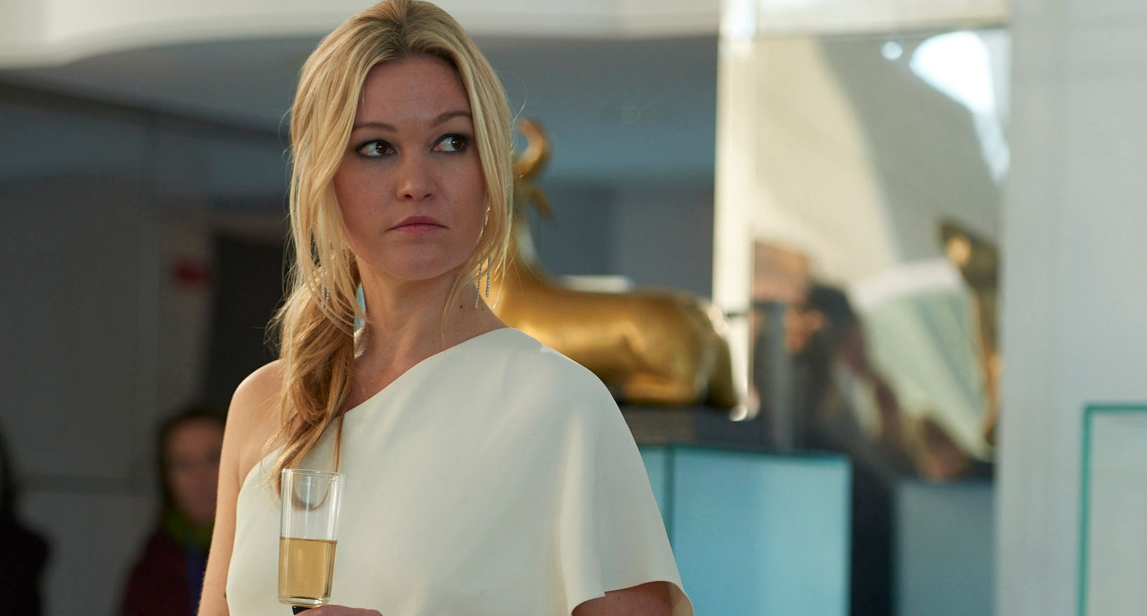 Julia Stiles
