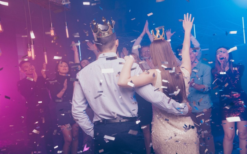prom king and queen at prom